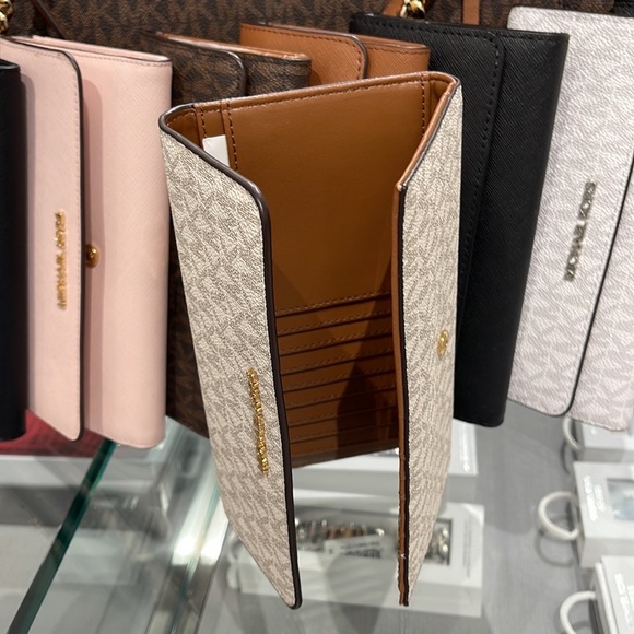 MICHAEL KORS JET SET TRV LARGE TRIFOLD VANILLA - Picture 4 of 16